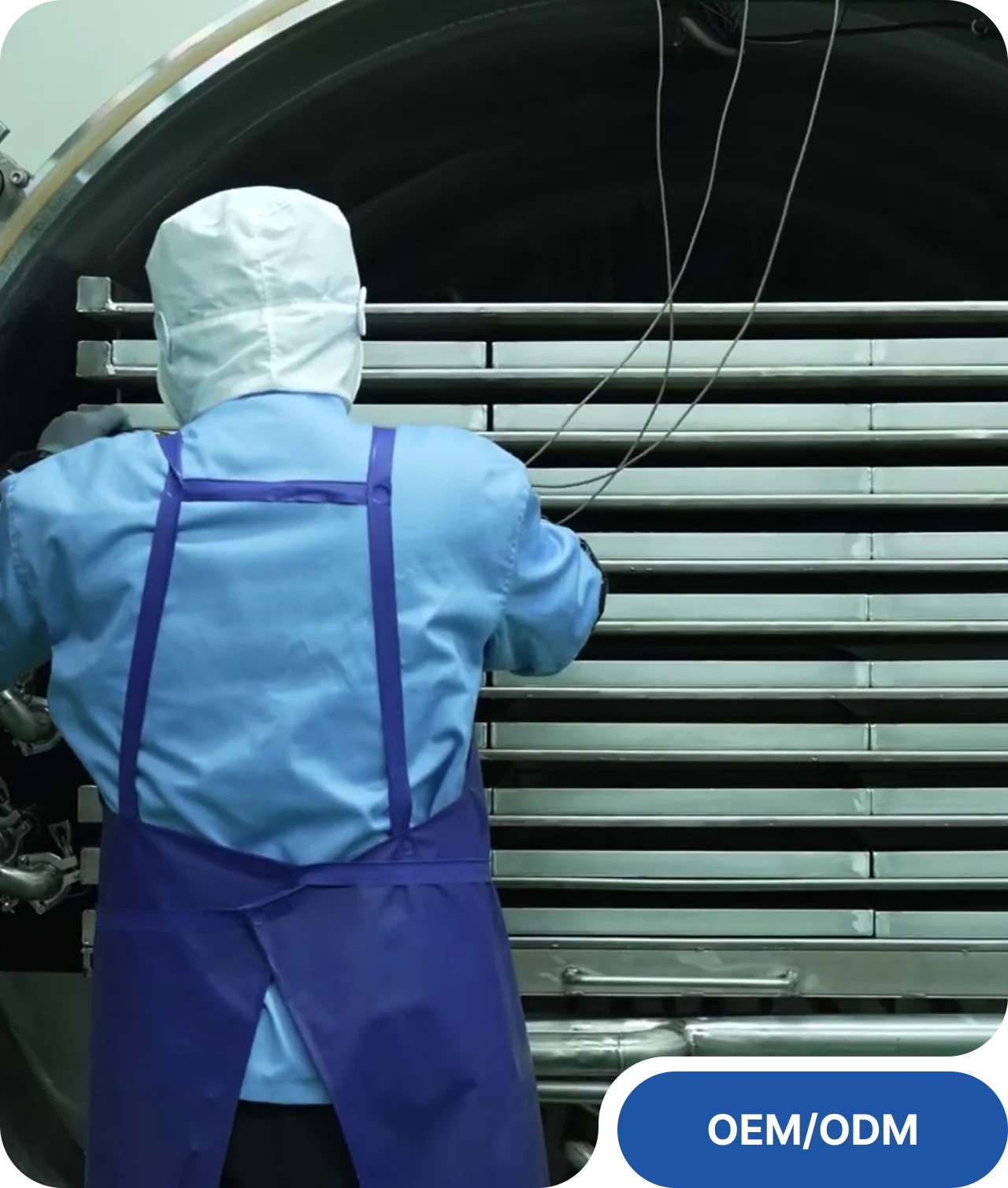 Freeze-drying equipment and an operator at the Namyangju production headquarters