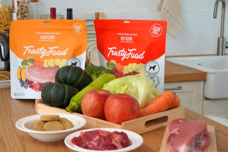 프리미엄 펫푸드 브랜드 ‘트러스티푸드(Trusty Food)’ 론칭... 첫 사료는 ‘동결건조 패티’